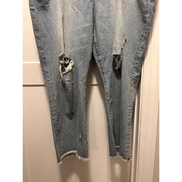 New Torrid Women’s Size 24 Stovepipe Destroyed Raw Hem Stretch Light Wash Jeans - Picture 3 of 5